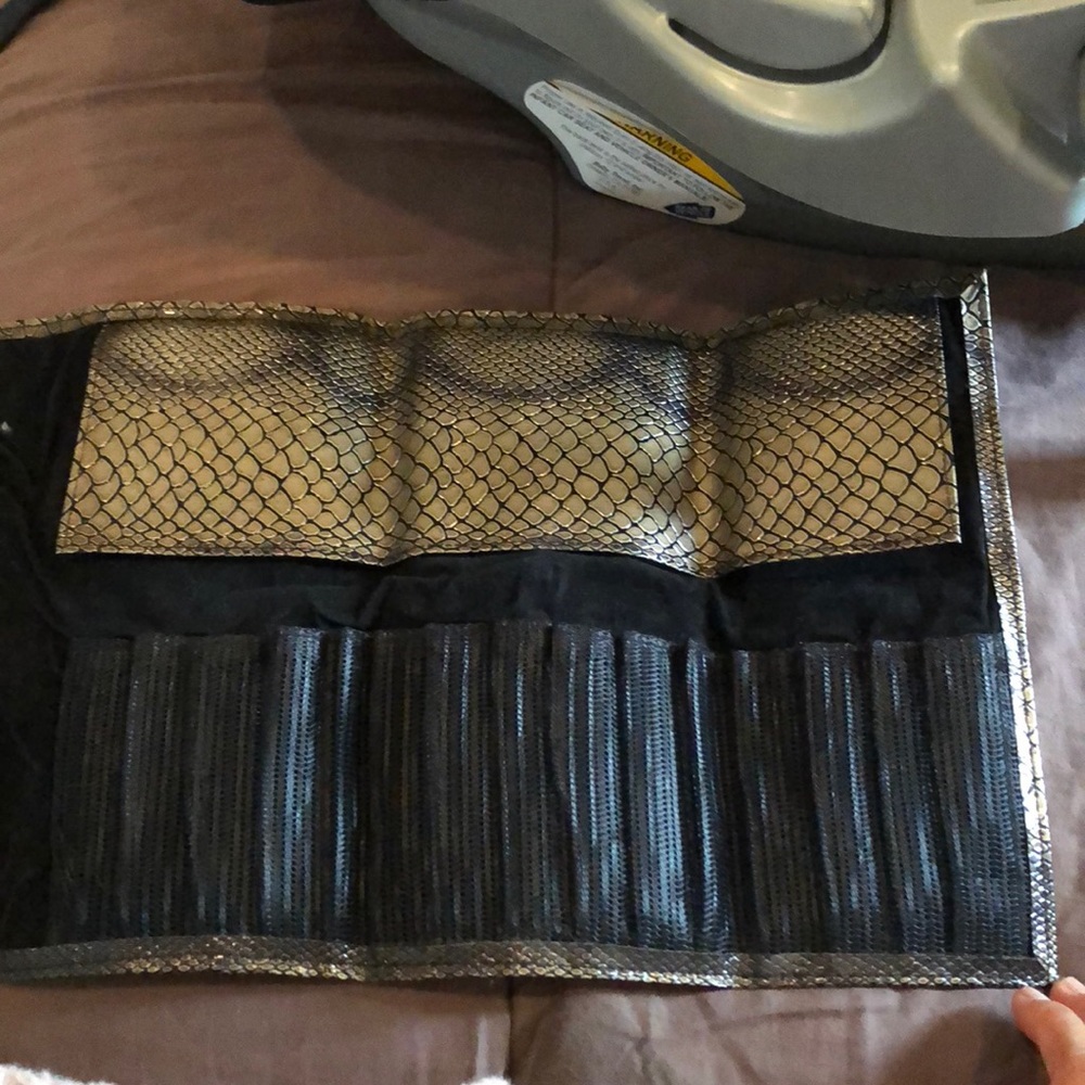 Brush holder